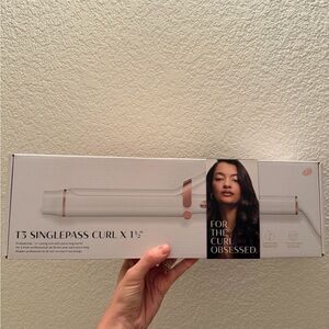 T3 SinglePass Curl X 1.5" Curling Iron - White and Rose Gold